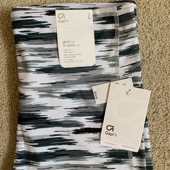 GapFit Gfast Capri Leggings - Picture 2 of 3